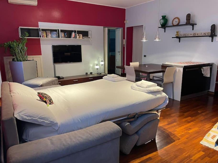 Cozy Flat Mins Walk To Navigli And Metro Porta Genova Lejlighed Milano Eksteriør billede